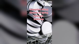 como a placa superior da mola pneumática pode ser instalada?